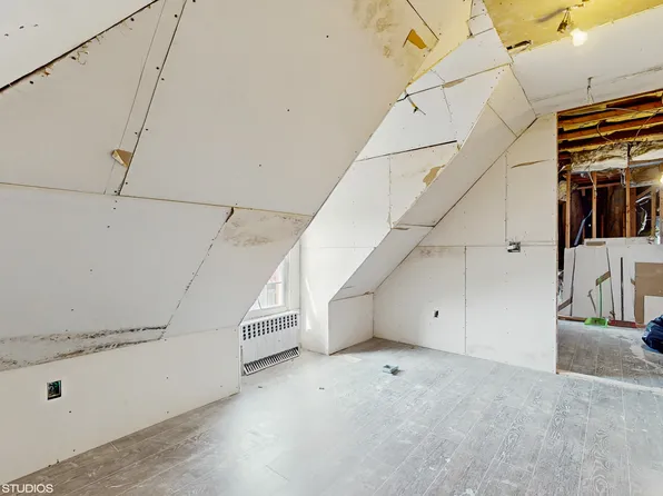 4202 Manhattan Avenue image 18 of 25