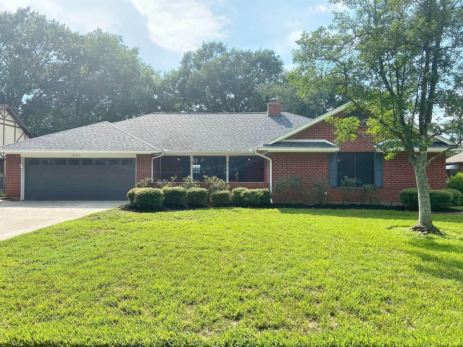 3 bed, 2.5 bath, 2024 sqft, $2,500 — Photo 1