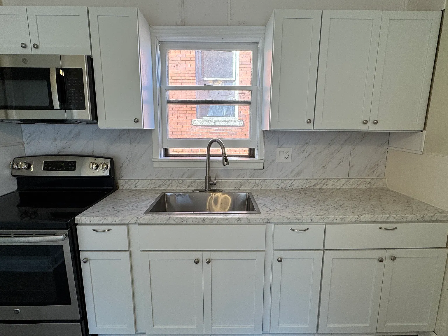 1374 Main Street — Photo 2