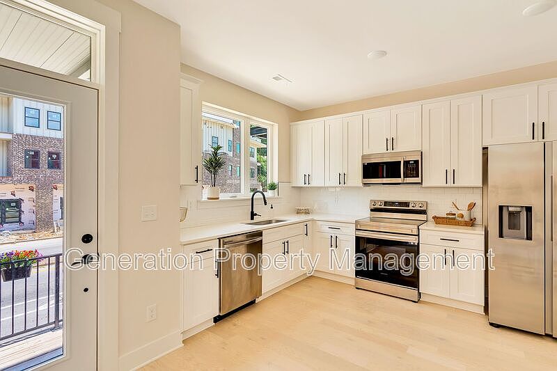 1st image of 733 N Market St