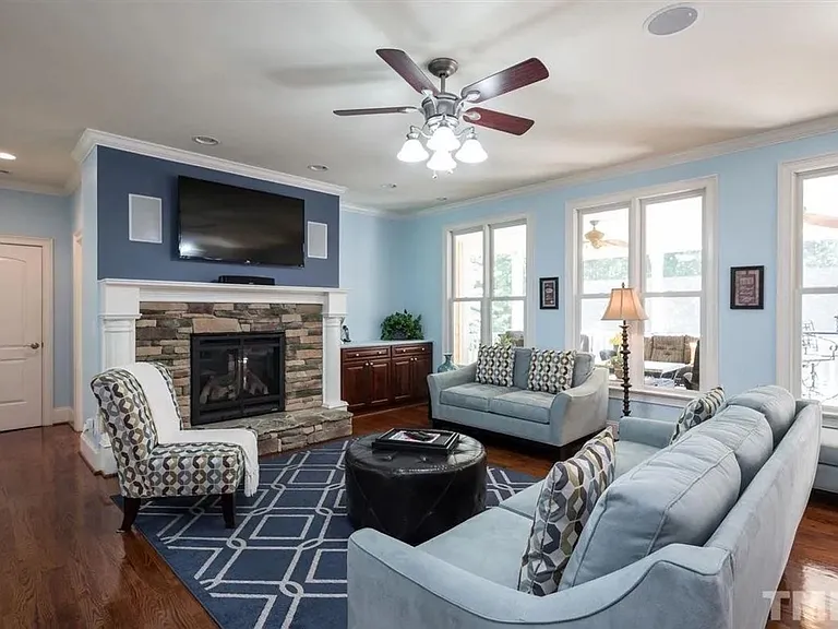 1530 Raven Wood Dr — Photo 1