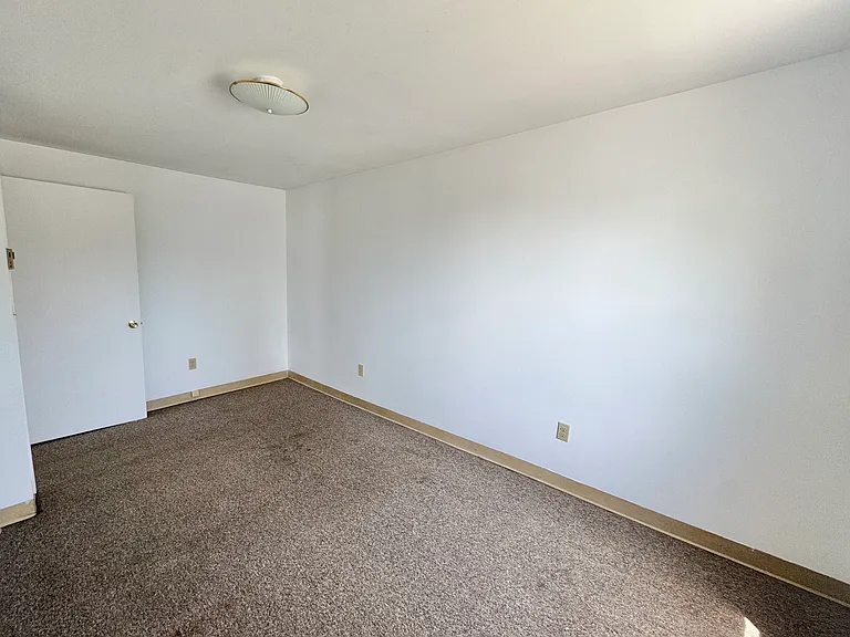 90 Franklin St #4 — Photo 10