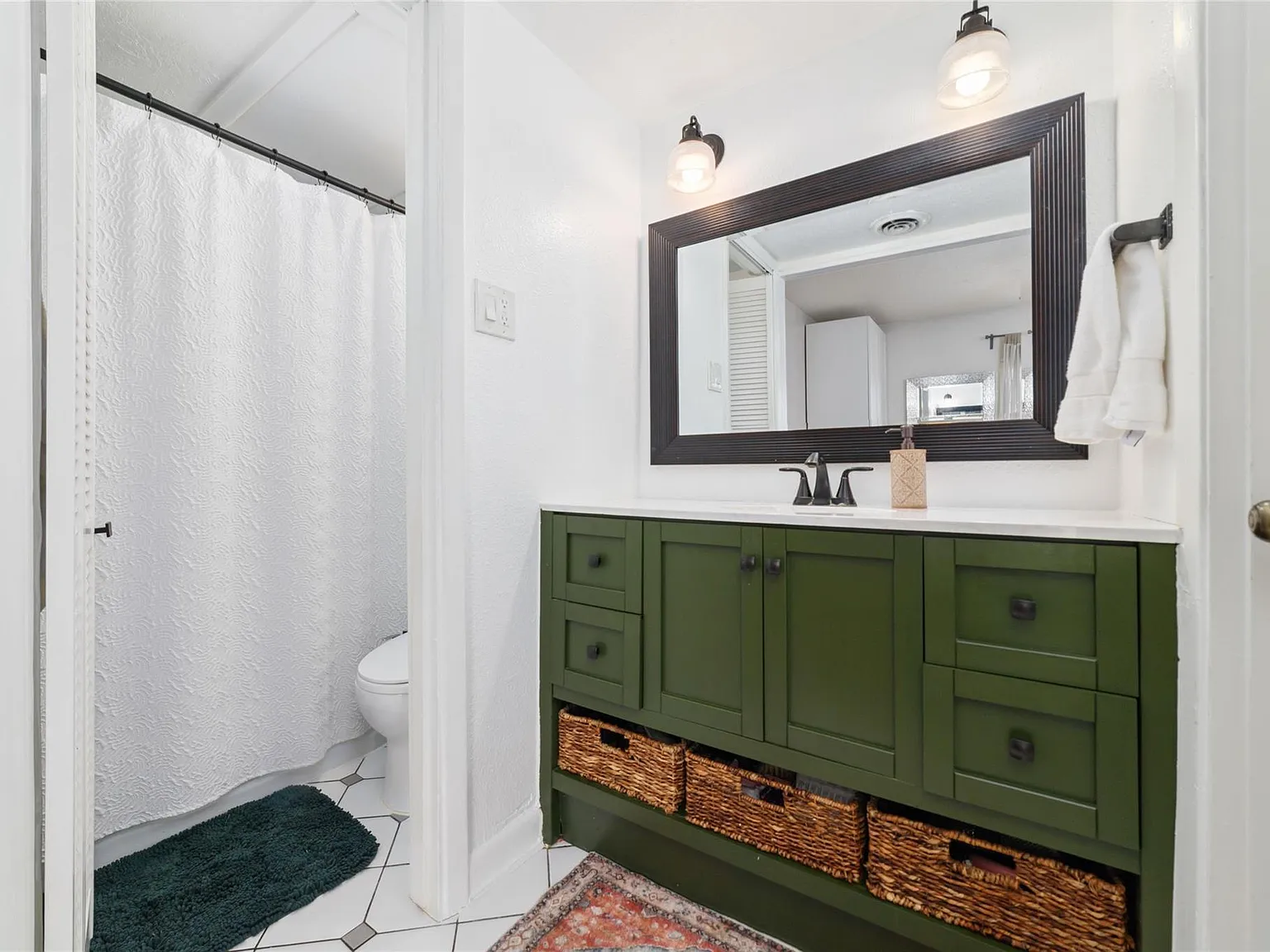 1 bed, 1.0 bath, 654 sqft, $1,300 — Photo 4