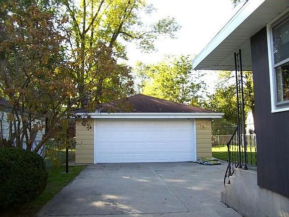 2nd image of 1103 W Winnebago St