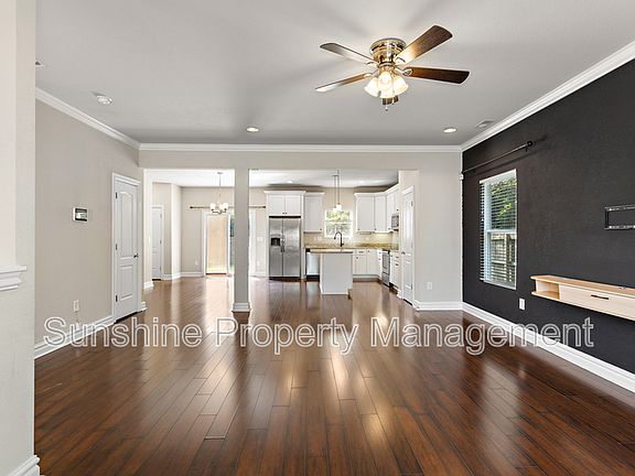 2nd image of 2725 Barclay Ave