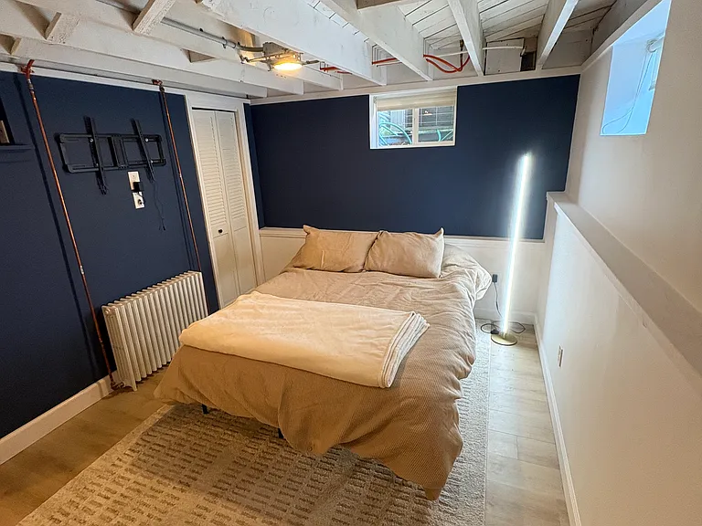 2444 S Oakland St — Photo 2