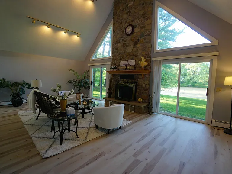 2 story great room.