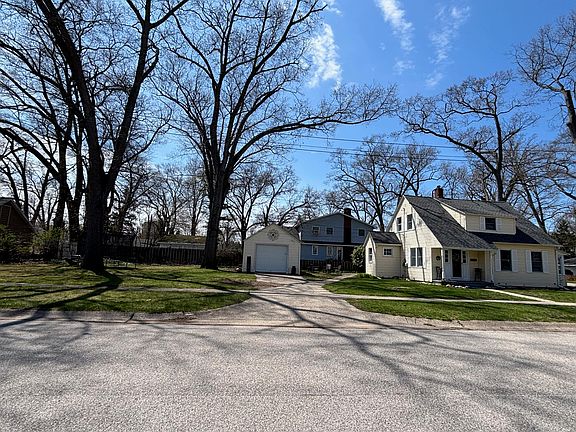 5th image of 921 Moulton Ave