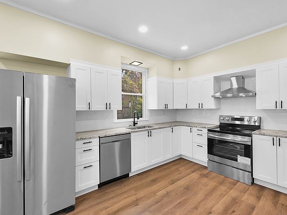 Updated full eat-in kitchen
