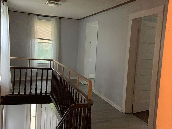 4th image of 402 E Main St APT 2