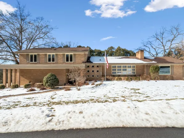 965 Indian Rdg, Dubuque, IA 52003