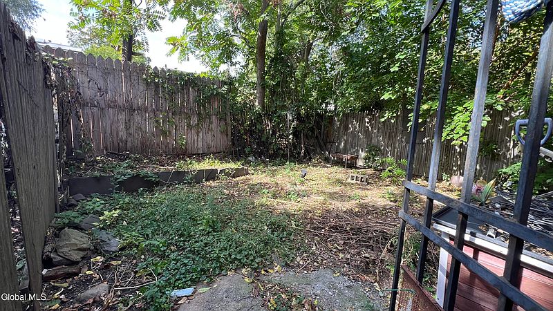 5th image of 3161 6th Avenue