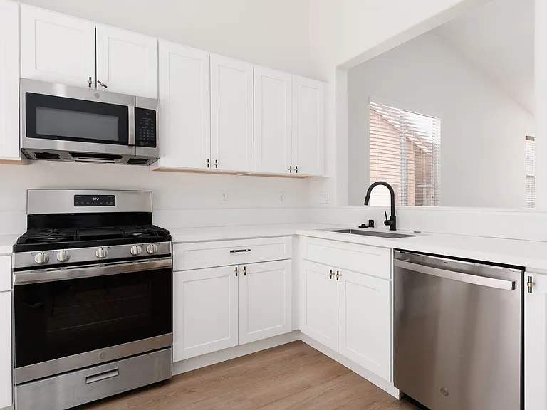 886 Park Walk Ave — Photo 8