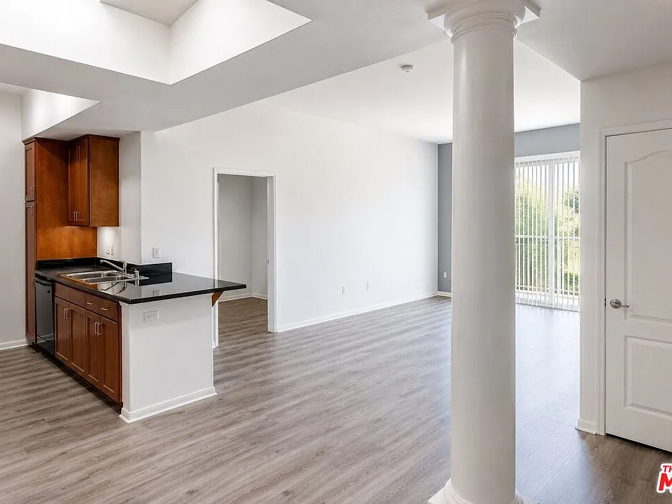 4060 Glencoe Ave #312