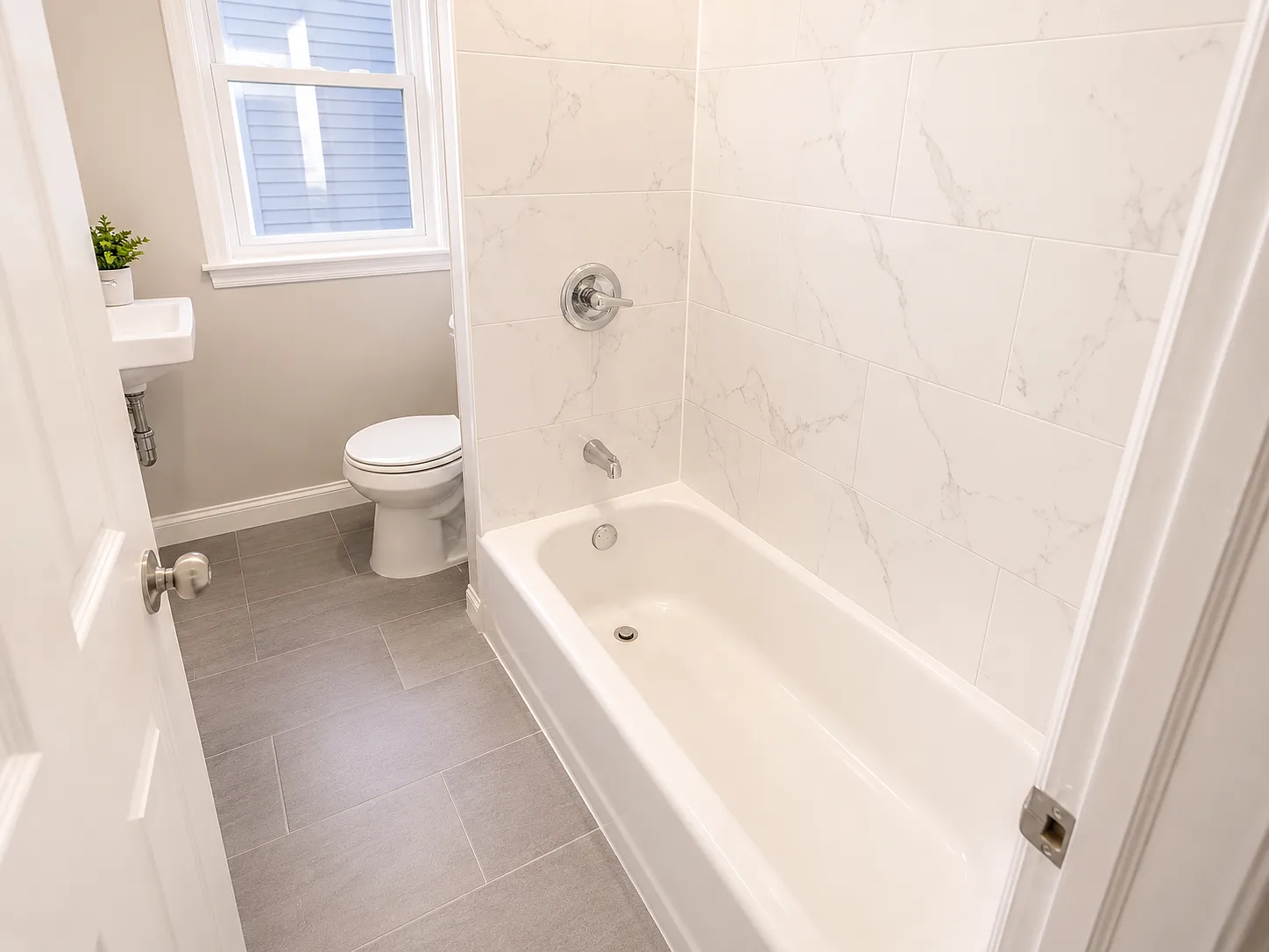 3 bed, 1.5 bath, 750 sqft, $2,000 — Photo 2