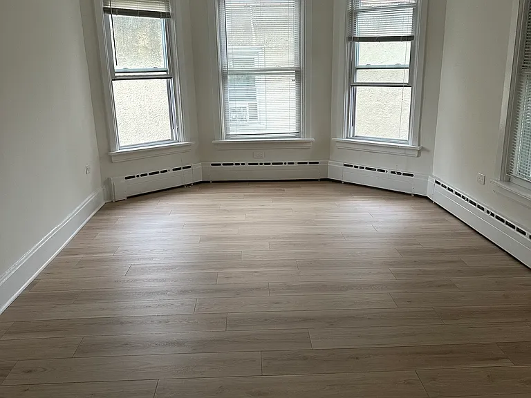 1516 Lee St — Photo 3