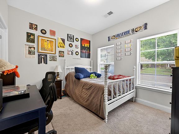 5th image of 223 Northwood St