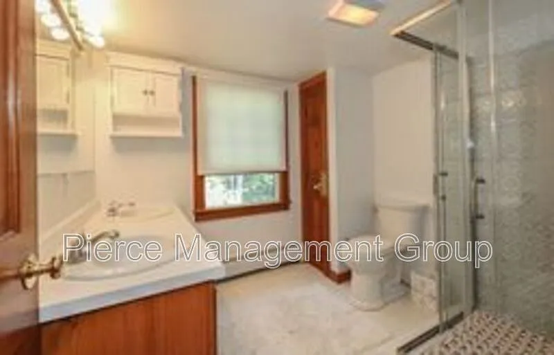 4 bed, 2.0 bath, 2414 sqft, $4,375 — Photo 3