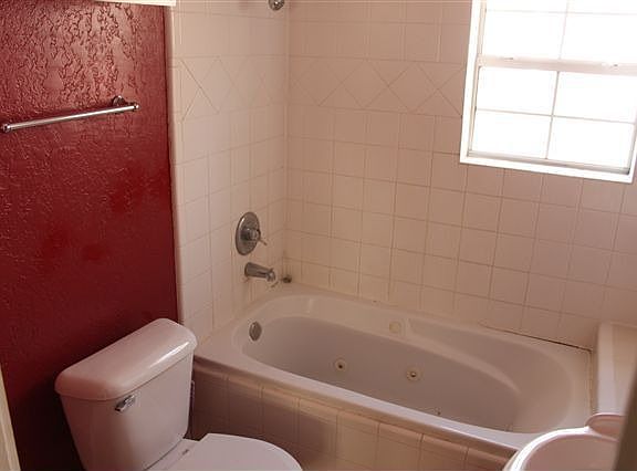 5th image of 1409 NW Dearborn Ave