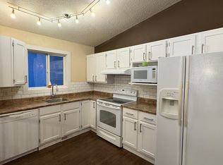 66 Brookshire St, Winnipeg, MB R2C 4N8