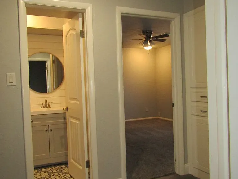 207 NE 46th St — Photo 31