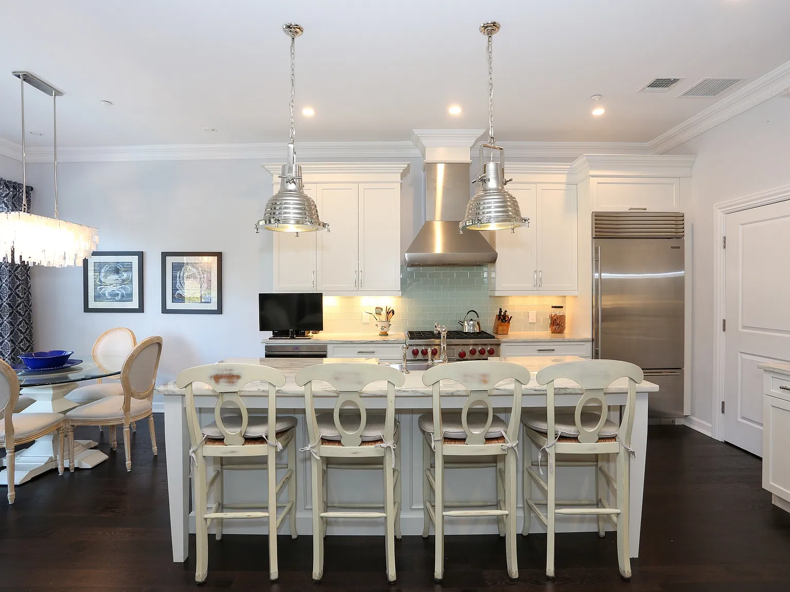 Beautiful Spacious Condo — Photo 3