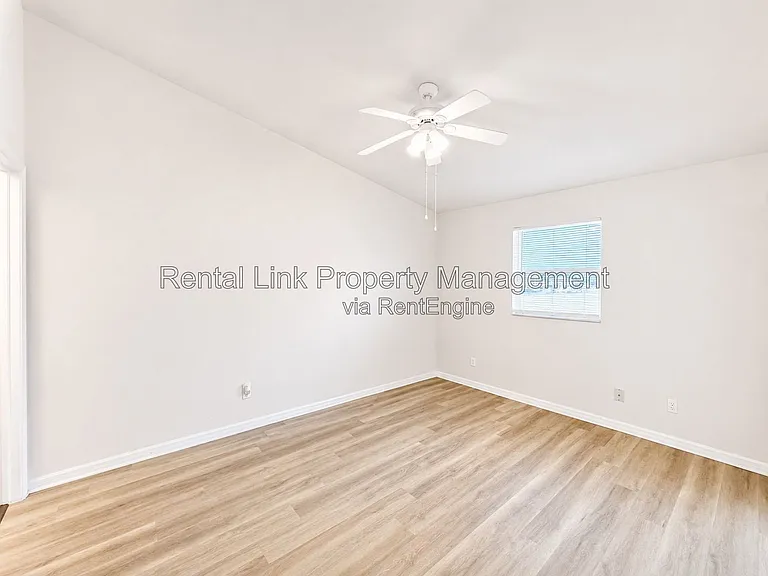 320 SW 3rd Pl #2 — Photo 16