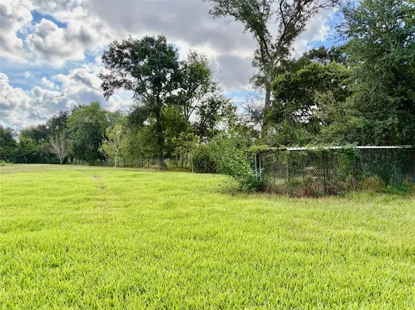 12421 Roy Rd #105, Brookside Village, TX 77581