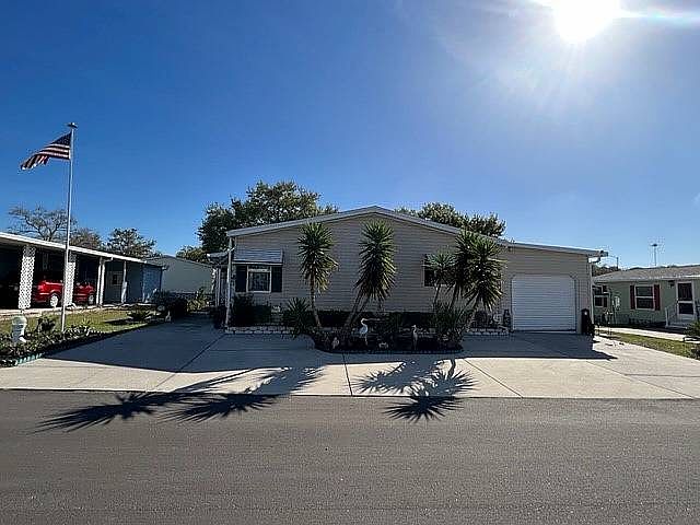1st image of 487 Honeysuckle Dr