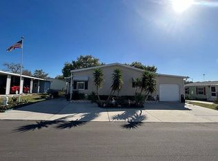 487 Honeysuckle Dr, Fruitland Park, FL 34731