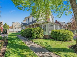 27 Center Singlefam, Whitestone, NY 11357