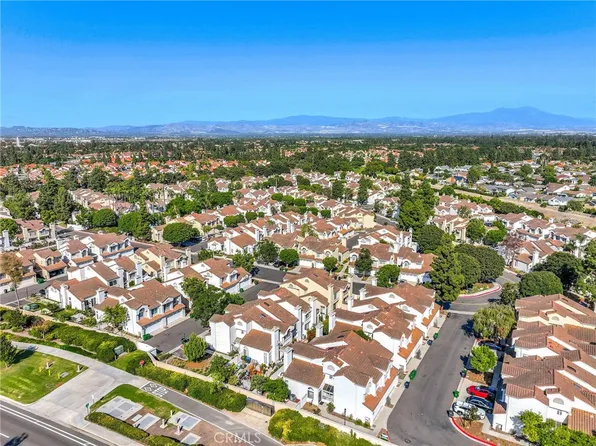 122 Almador, Irvine, CA 92614