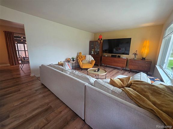 4th image of 31314 Morgan Dr