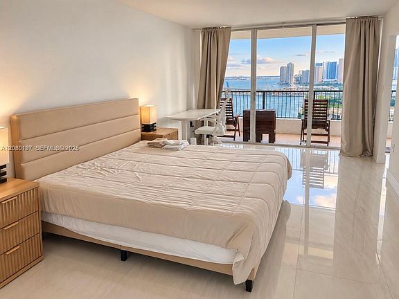 5th image of 555 NE 15th St APT 27K
