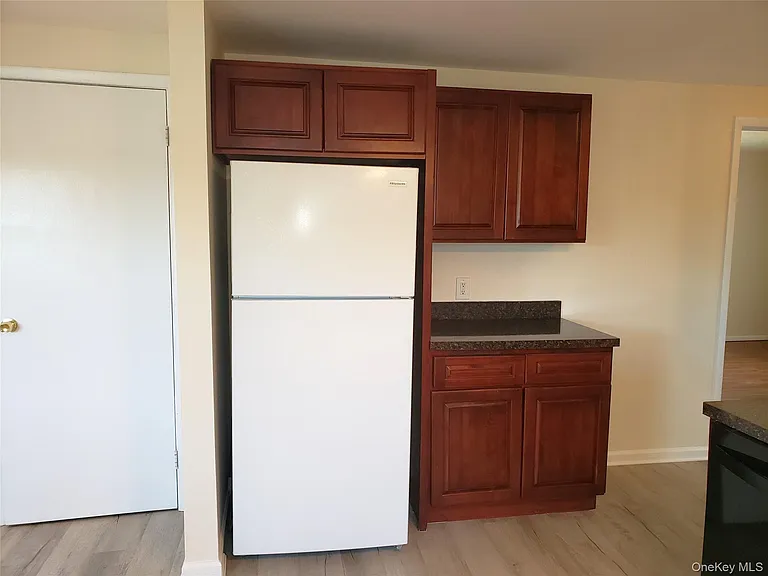 478 Old Farmingdale Rd #B — Photo 12