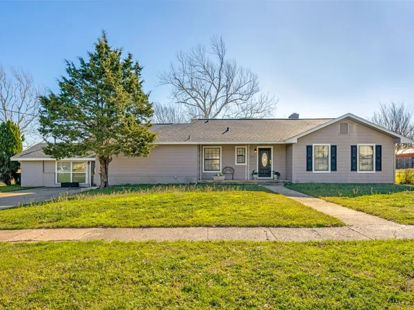 909 Coffield St, Bowie, TX 76230