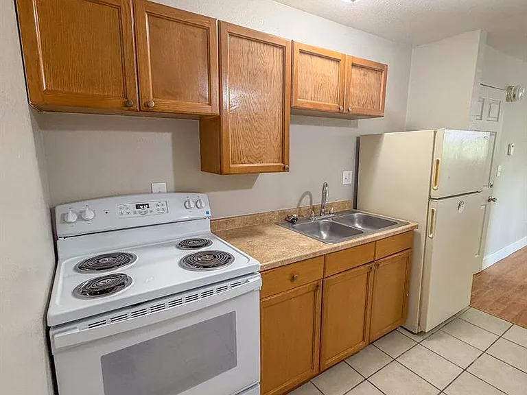 Jamaica Apartments — Photo 13