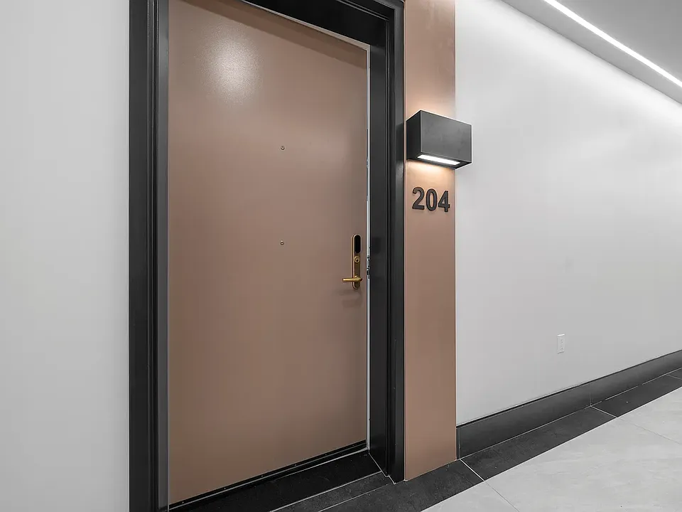77-63 Vleigh Pl #204