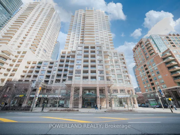 909 Bay St #208, Toronto, ON M5S 3G2