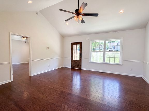 3rd image of 109 Coco Ln