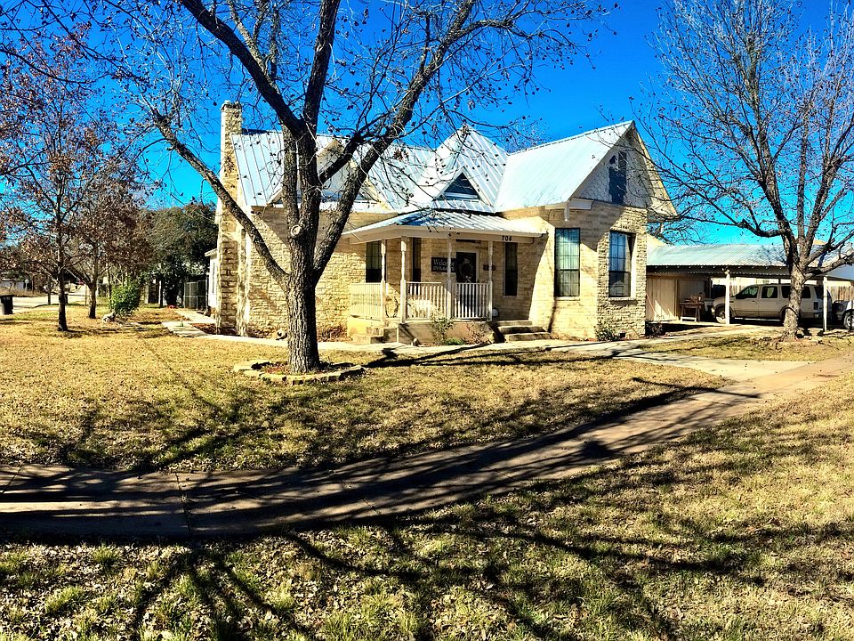 1st image of 704 S Pecan St