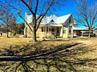 704 S Pecan St, Brady, TX 76825