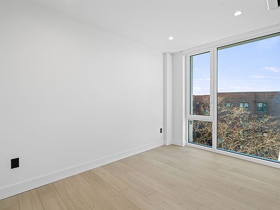 5th image of 33-25 Junction Blvd #6E