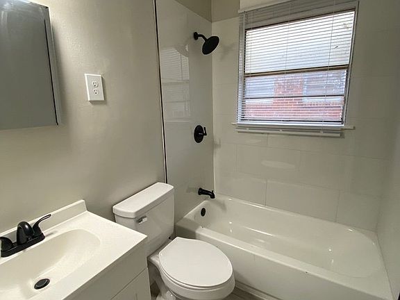 5th image of 1608 Oakwood St