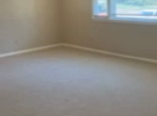128 Cheryl Ln APT 2L, Holliston, MA 01746