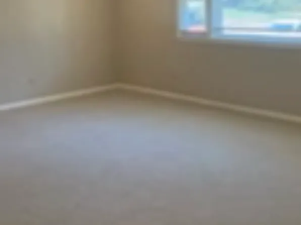 128 Cheryl Ln APT 2L, Holliston, MA 01746