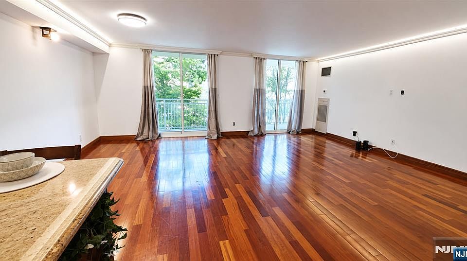 1st image of 1055 River Rd APT 302