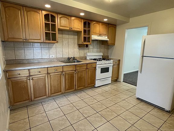 2nd image of 2611 Caledonia Ct