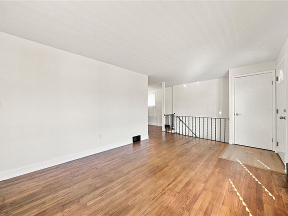 4th image of 556 Anderson Ave