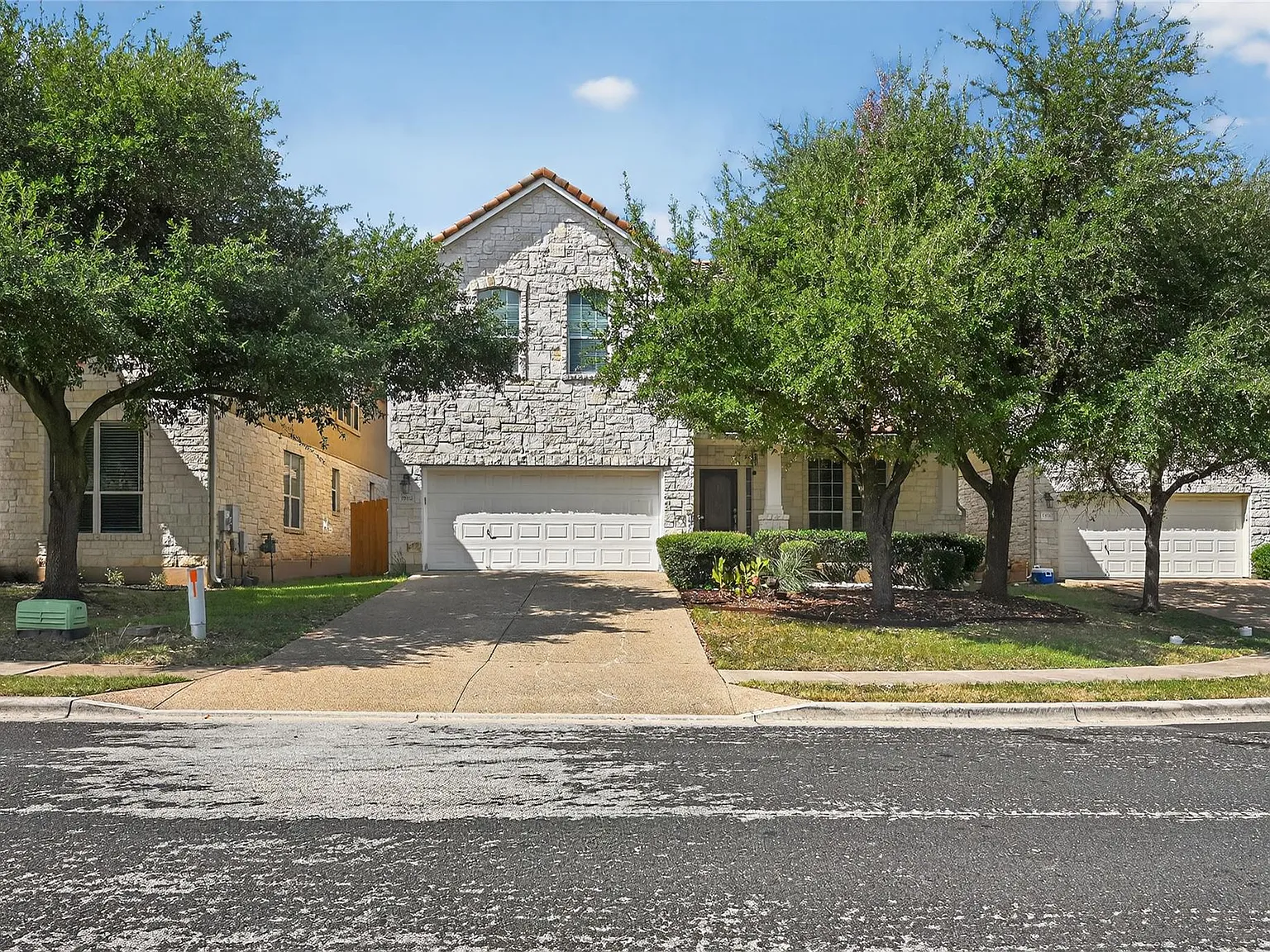 4 bed, 2.5 bath, 2978 sqft, $2,900 — Photo 2